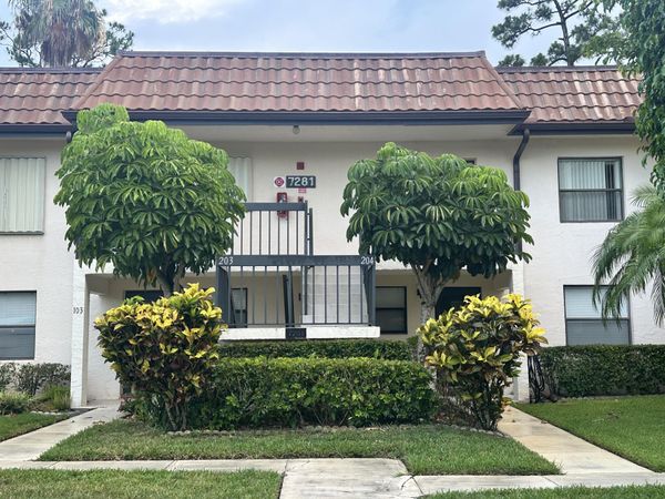 7281 Golf Colony Court, Unit 204, Lake Worth, FL 33467