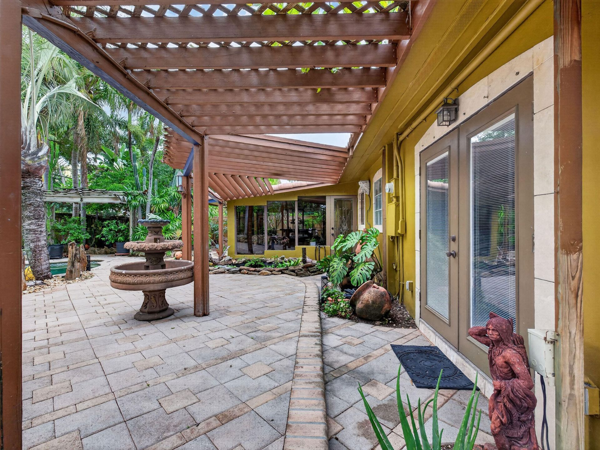 949 NE 25th Avenue, Pompano Beach, FL 33062 Photo