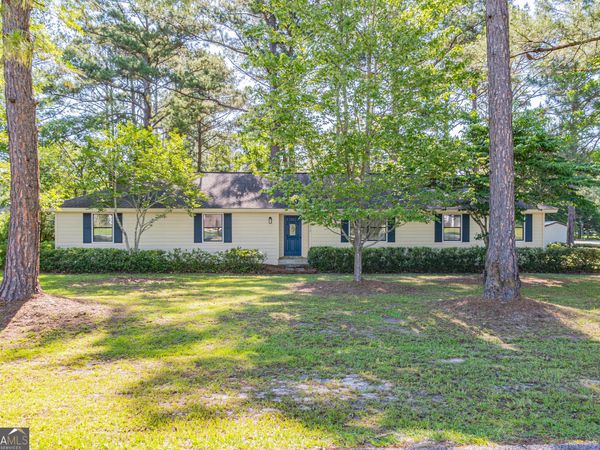 1010 Cherrywood Rd, Waycross, GA 31503
