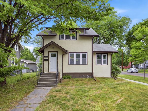 1124 University Drive S, Fargo, ND 58103