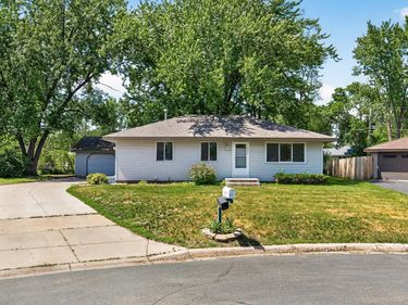 2901 114th Avenue NW, Coon Rapids, MN 55433