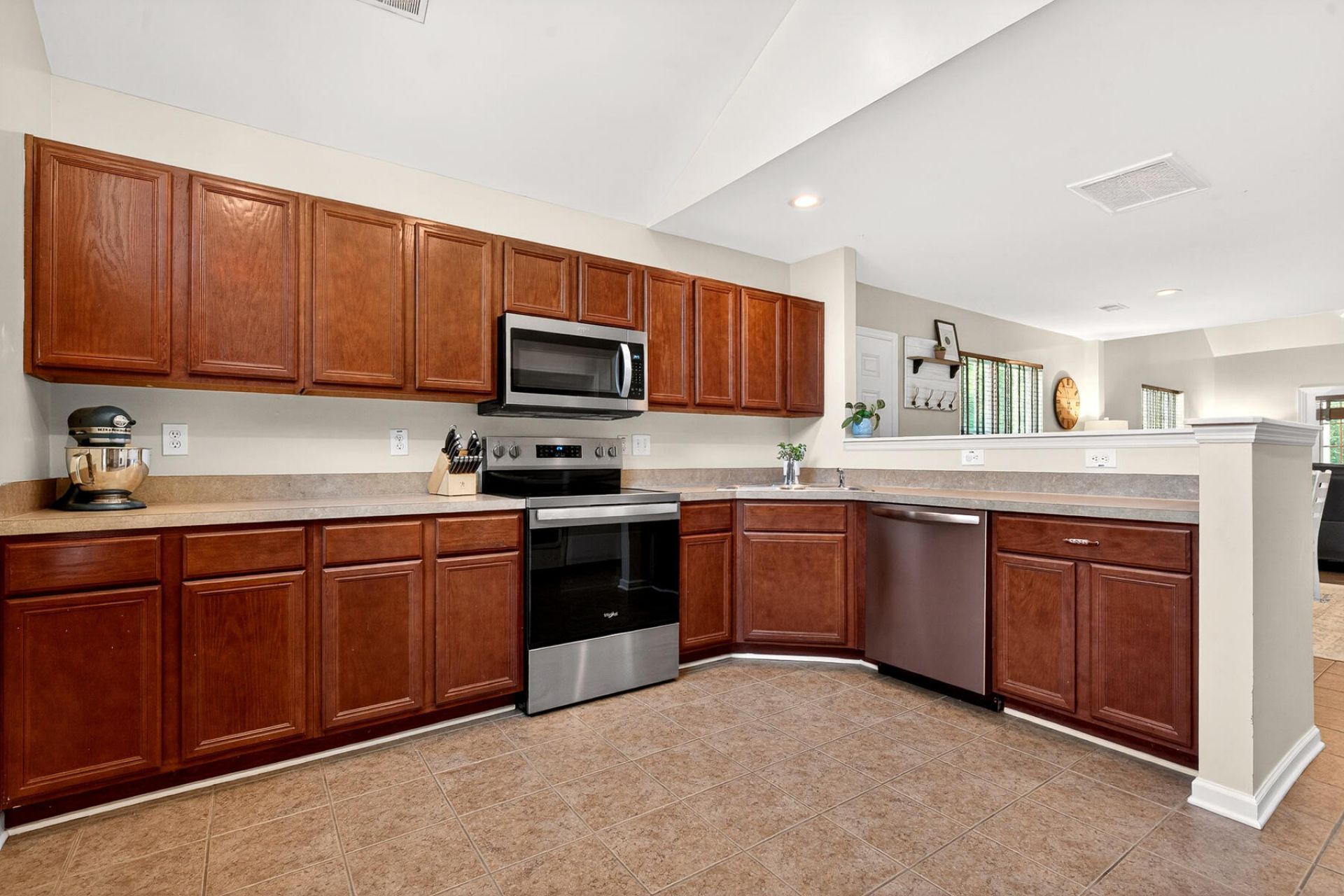 406 Poplar Grove Place Photo 4