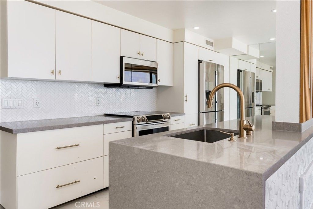 1750 E Ocean Boulevard, Unit 610, Long Beach, CA 90802 Main Photo