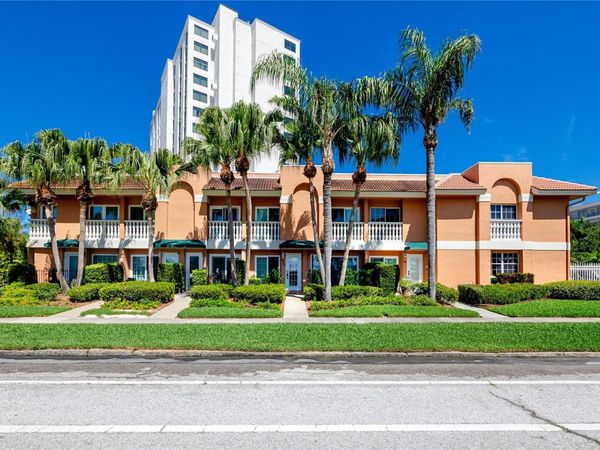 920 NORTH SHORE DRIVE NE, ST PETERSBURG, FL 33701