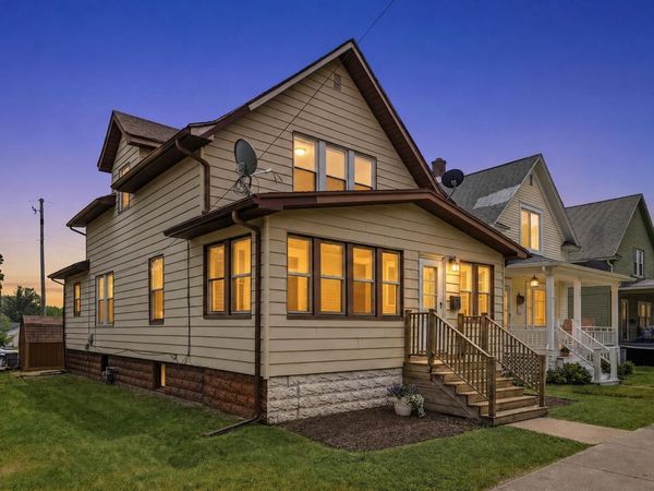 609 Wayne Street, St. Joseph, MI 49085