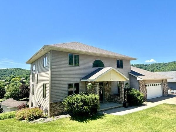 203 Eagle Bluff ROAD, La Crescent, MN 55947