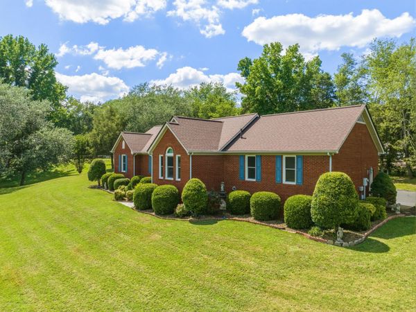 33 Hillview Dr , Hollow Rock, TN 38342
