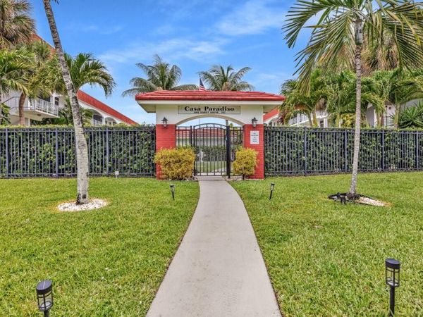 580 Egret Drive, Unit 121, Hallandale Beach, FL 33009