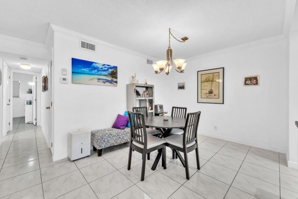 580 Egret Drive, Unit 121, Hallandale Beach, FL 33009 Photo