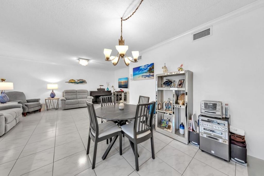580 Egret Drive, Unit 121, Hallandale Beach, FL 33009 Photo