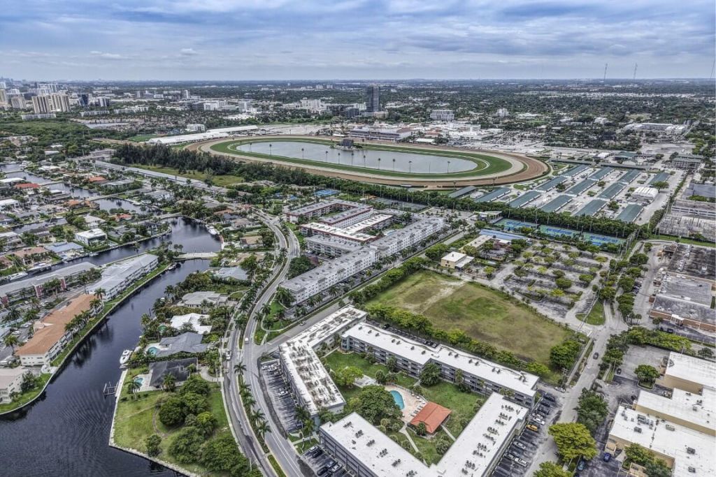 580 Egret Drive, Unit 121, Hallandale Beach, FL 33009 Photo