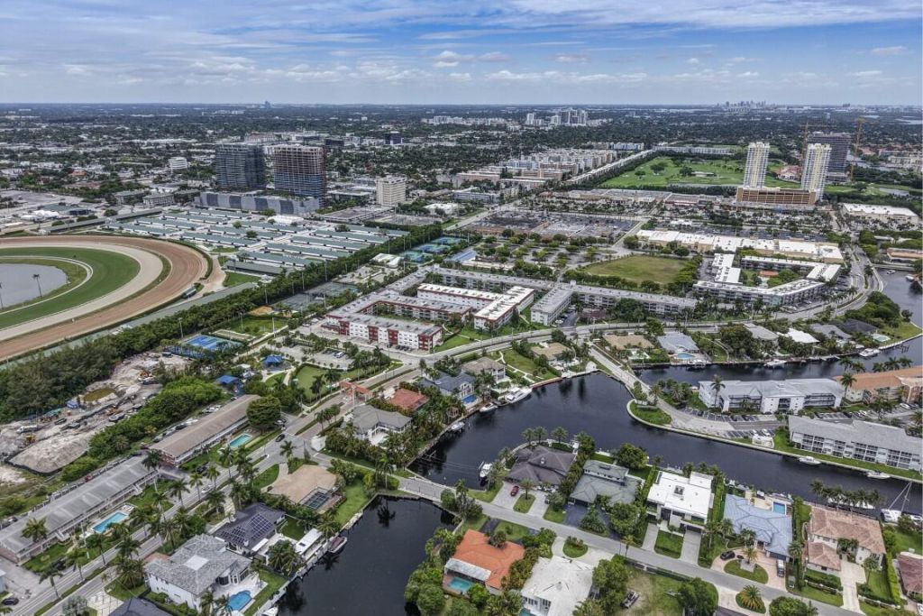 580 Egret Drive, Unit 121, Hallandale Beach, FL 33009 Photo