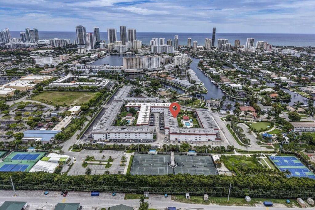 580 Egret Drive, Unit 121, Hallandale Beach, FL 33009 Photo