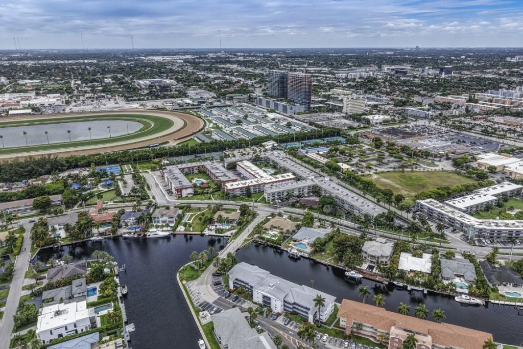 580 Egret Drive, Unit 121, Hallandale Beach, FL 33009 Photo