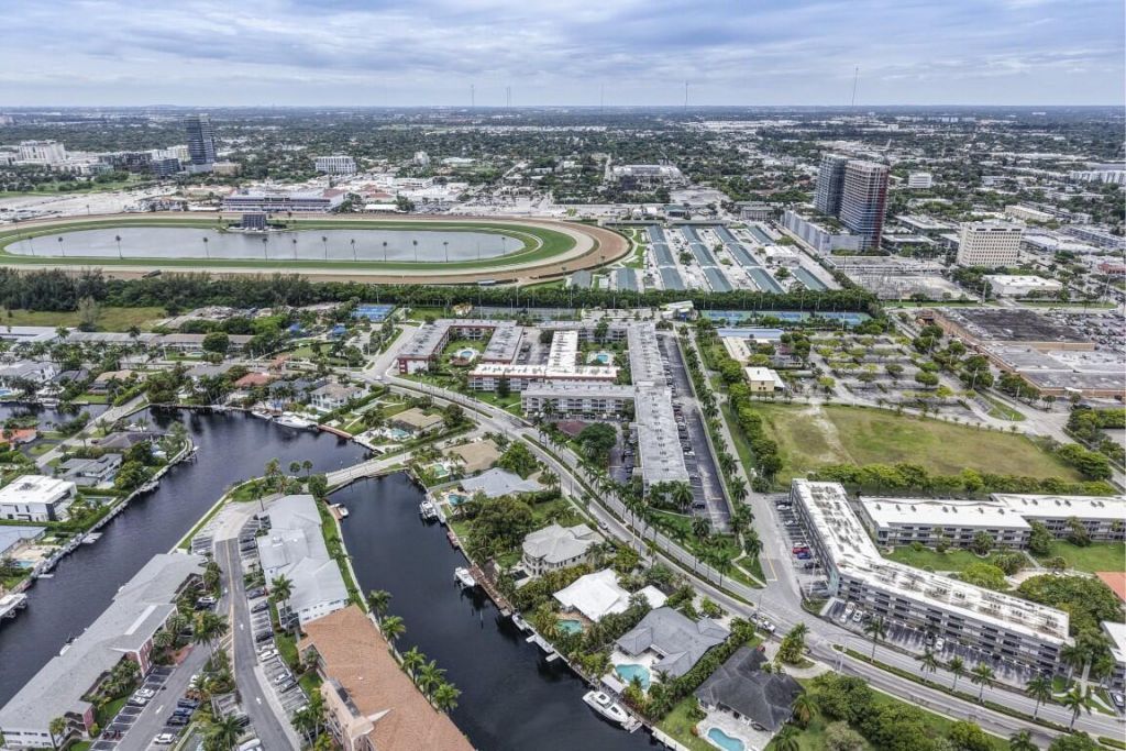580 Egret Drive, Unit 121, Hallandale Beach, FL 33009 Photo