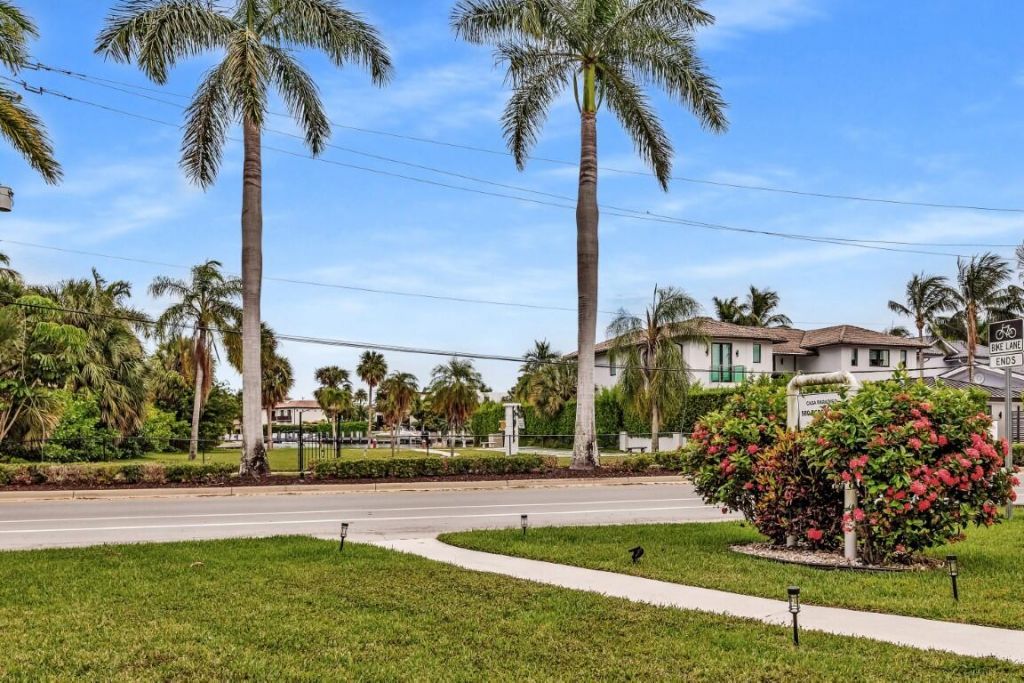 580 Egret Drive, Unit 121, Hallandale Beach, FL 33009 Photo
