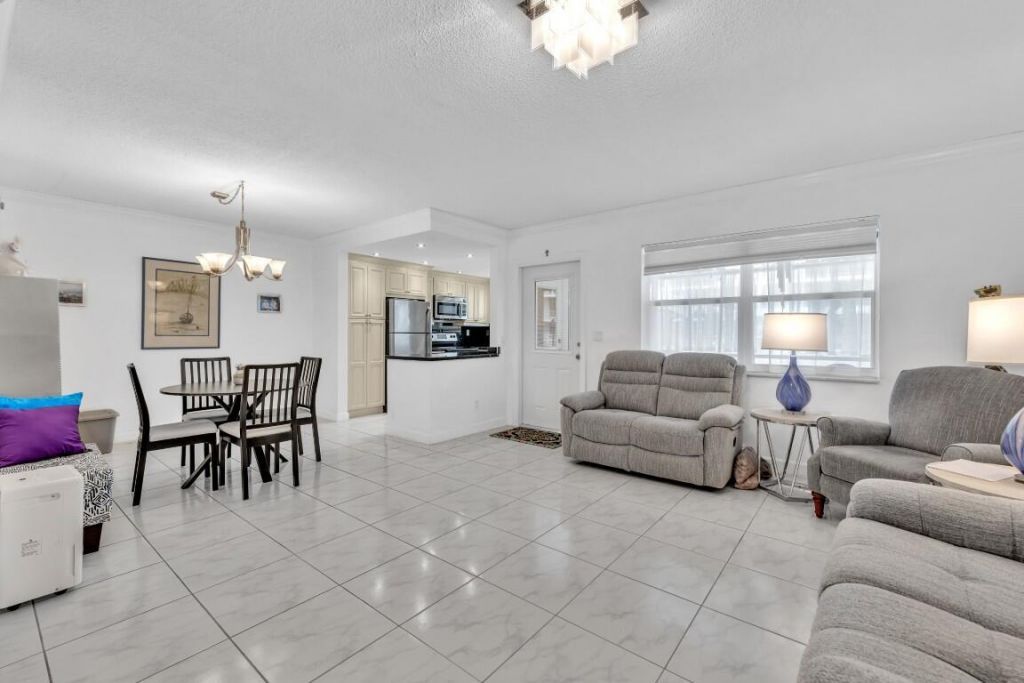 580 Egret Drive, Unit 121, Hallandale Beach, FL 33009 Photo