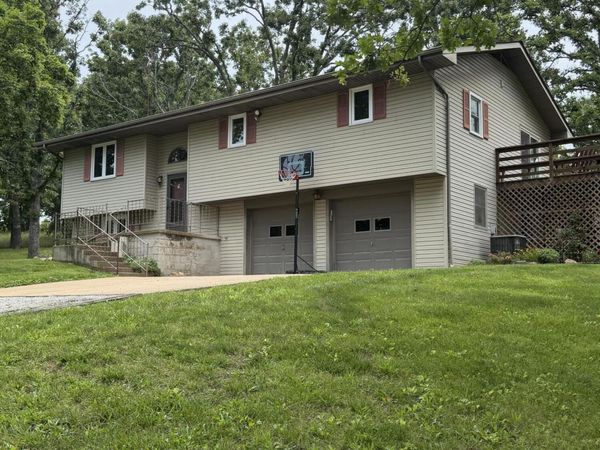 1898 King Road , Mountain Grove, MO 65711