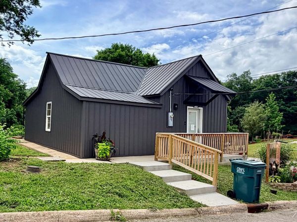 18209 3rd Street , Eminence, MO 65466