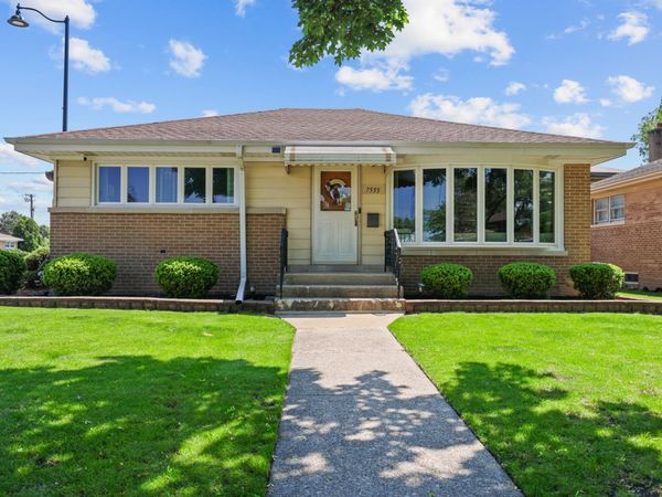 7555 N Neva Avenue , Niles, IL 60714