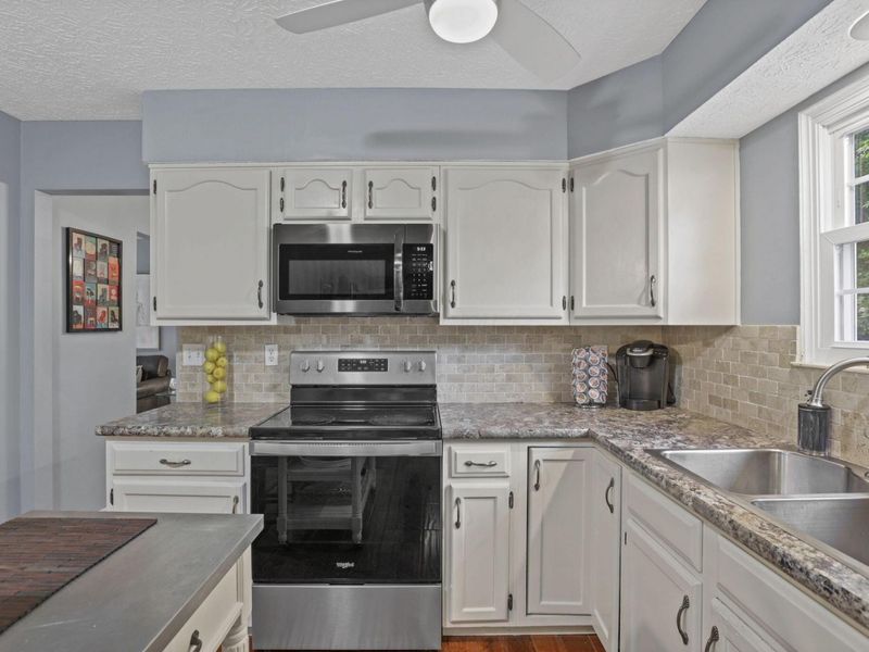 3647 Dinsmore Castle Drive, Columbus, OH 43221 Photo 14