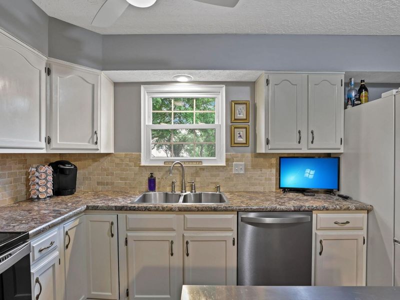 3647 Dinsmore Castle Drive, Columbus, OH 43221 Photo 17