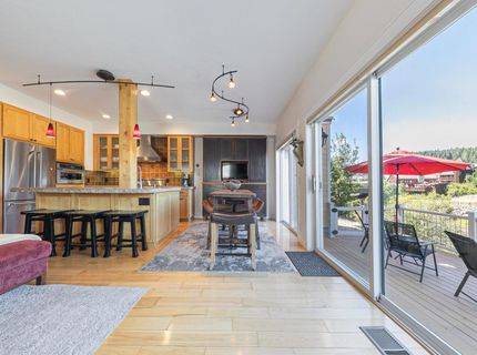 10050 SE River Street, Truckee, CA 96161 Photo
