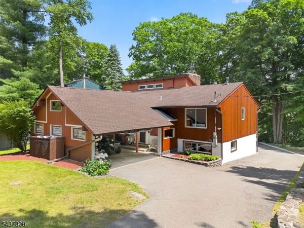42 Goldfinch Ln, West Milford, NJ 07421