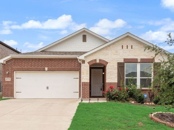 8732 Heliotrope Lane , Fort Worth, TX 76131