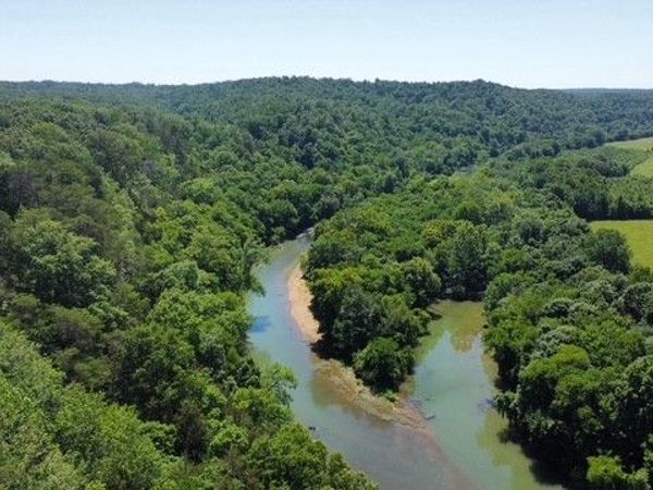 430 Petty Drive , Linden, TN 37096