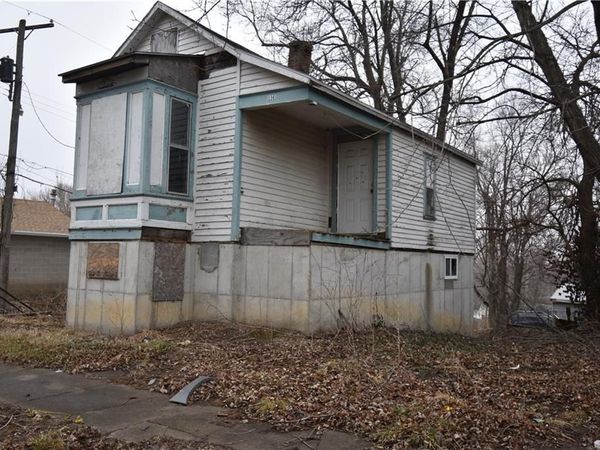 114 E Saint Paul Street, St Joseph, MO 64505