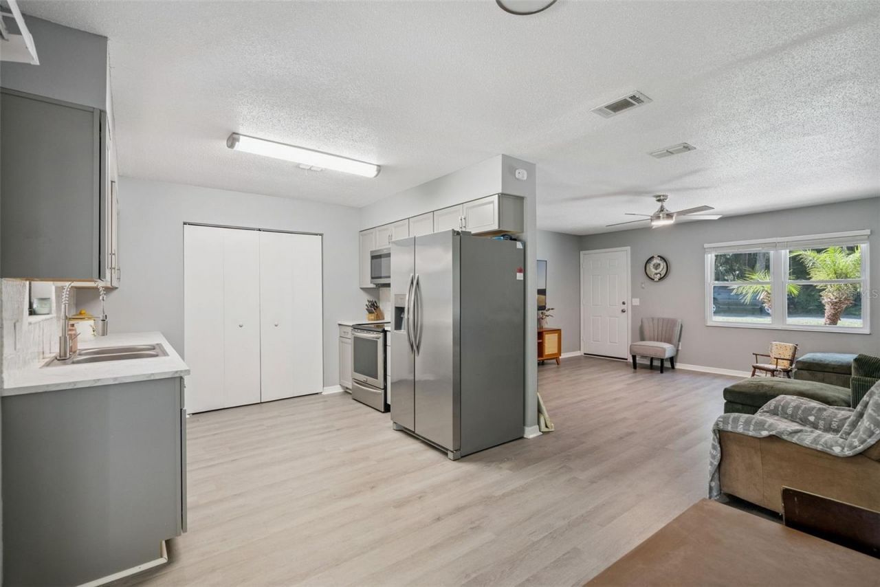 24623 N George Street , Astor, FL 32102 Photo