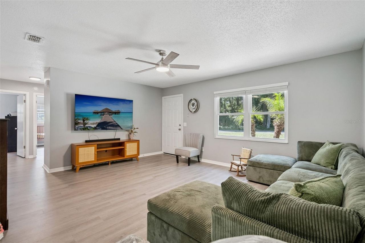 24623 N George Street , Astor, FL 32102 Photo