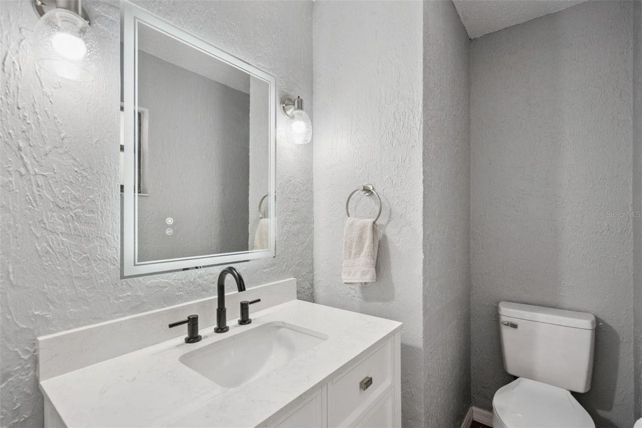 24623 N George Street , Astor, FL 32102 Photo