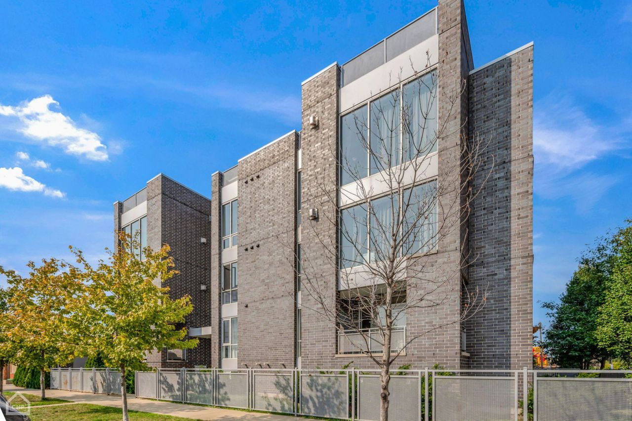 2366 N Seeley Avenue, Unit 1W, Chicago, IL 60647 Main Photo