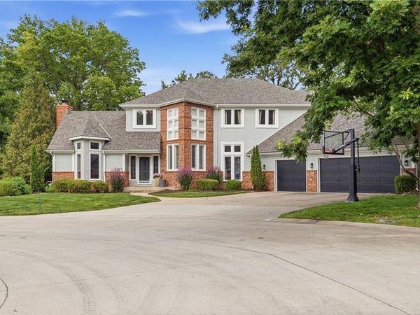 7505 El Monte Circle, Prairie Village, KS 66208