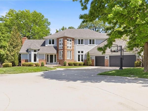 7505 El Monte Circle, Prairie Village, KS 66208