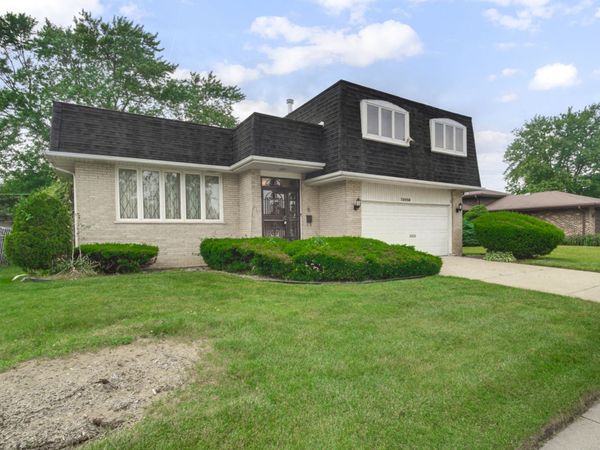 15058 Naughton Drive , South Holland, IL 60473