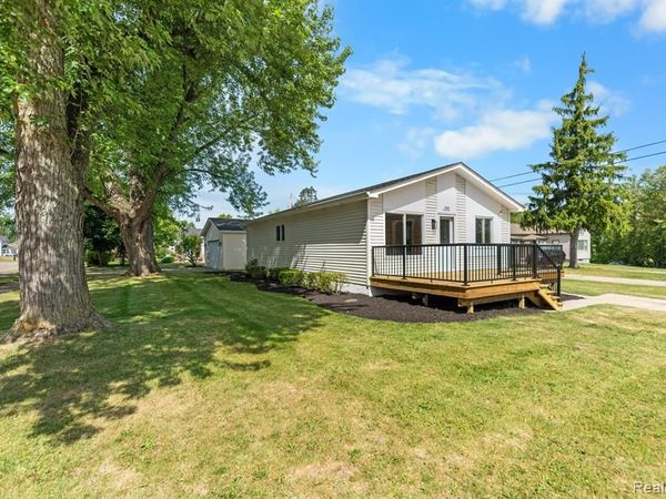 560 McMunn Street , South Lyon, MI 48178