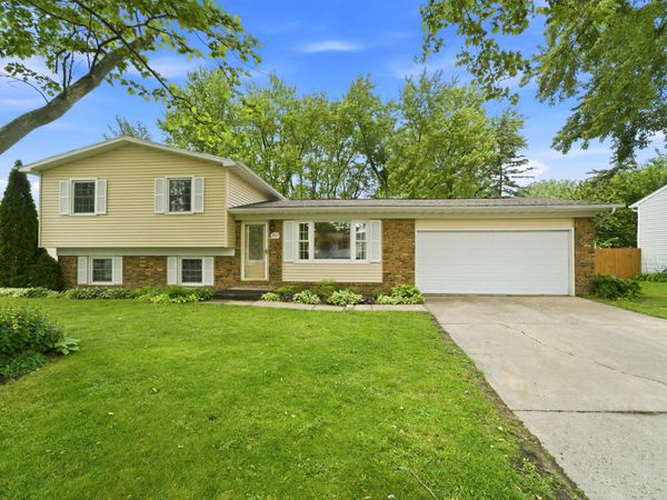 3707 Central Avenue , Valparaiso, IN 46383