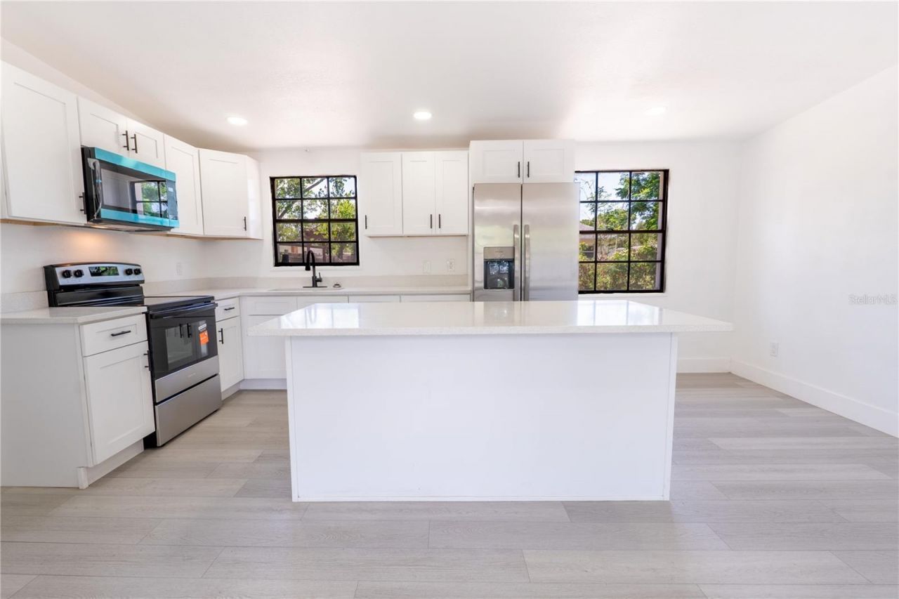 4112 W Fairview Heights , Tampa, FL 33616 Photo