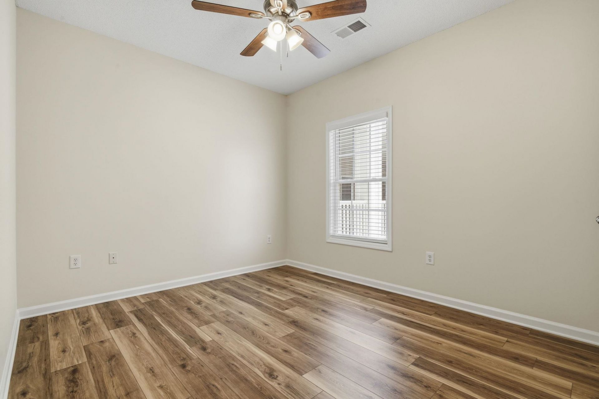 2050 Cross Gate Blvd. Photo 24