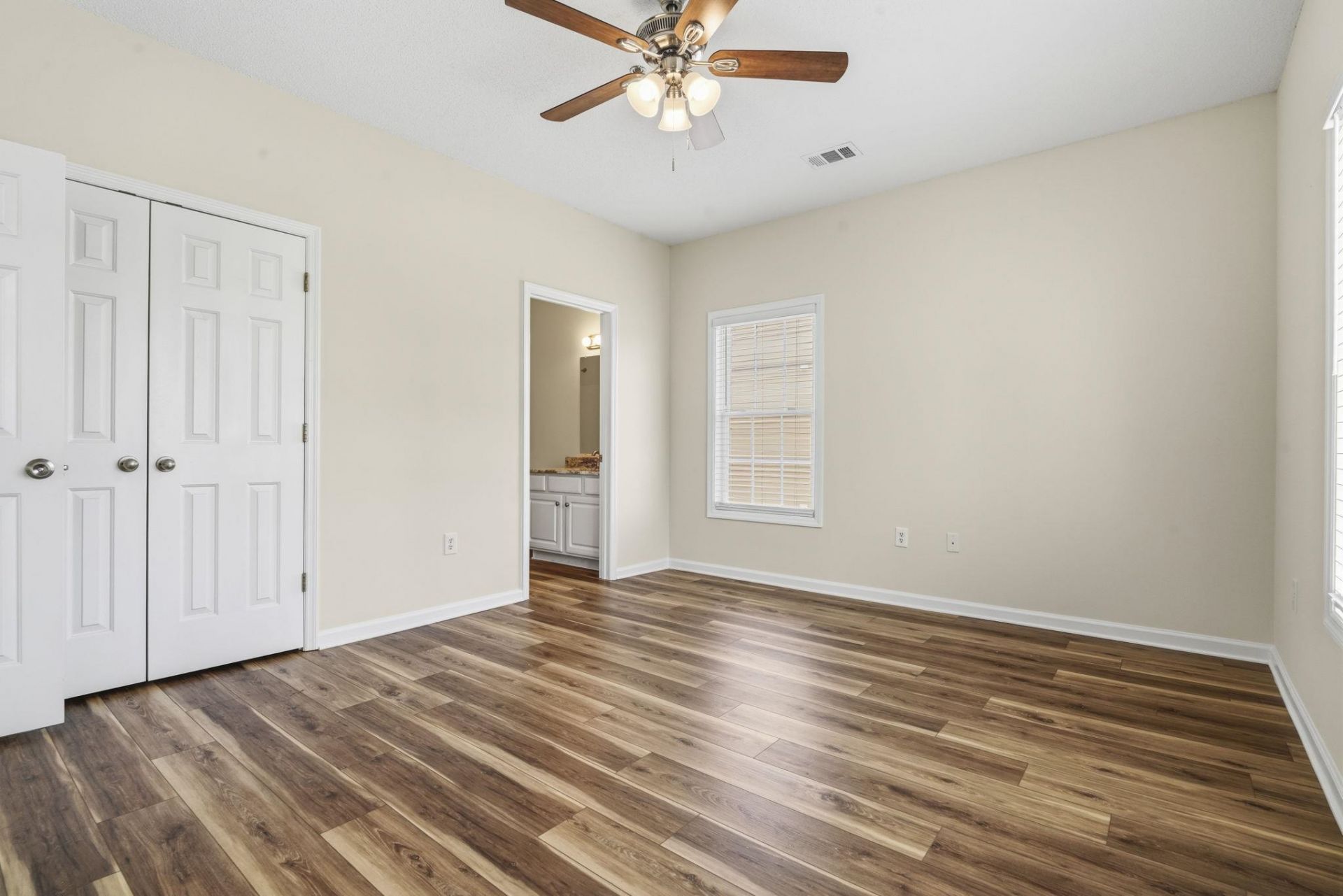 2050 Cross Gate Blvd. Photo 26