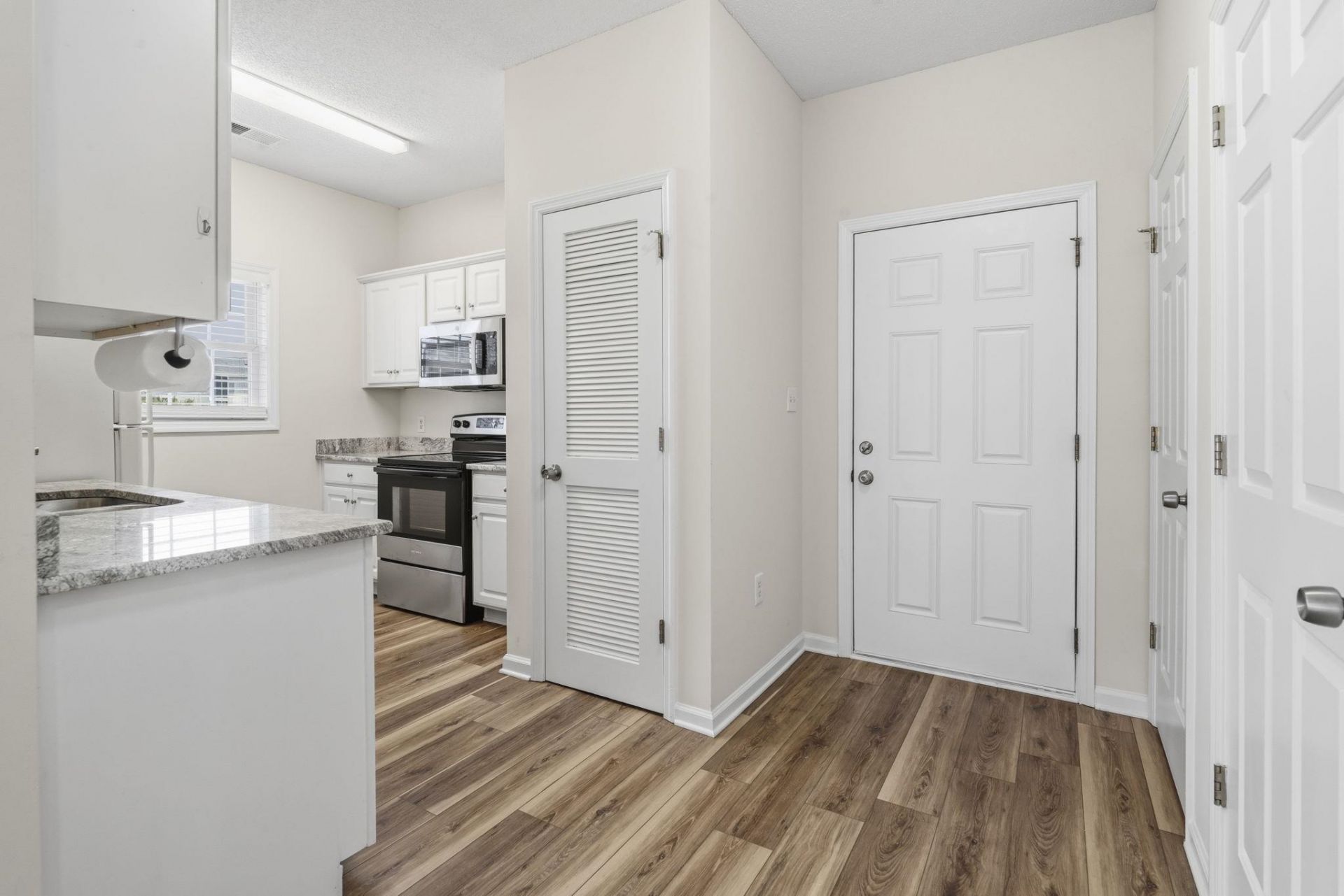 2050 Cross Gate Blvd. Photo 7