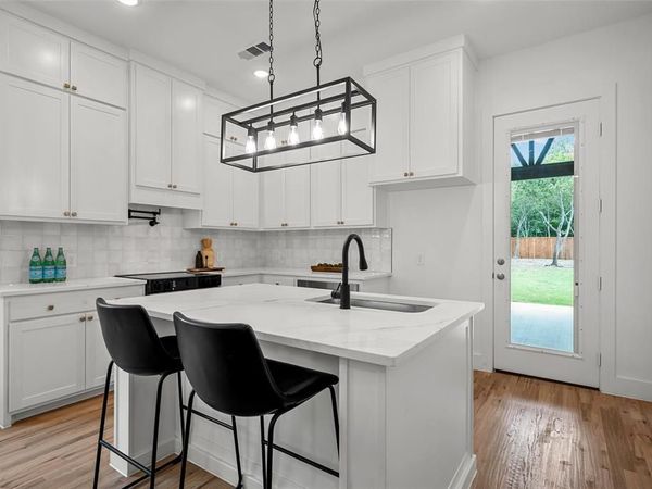 109 Sycamore Street, Hillsboro, TX 76645