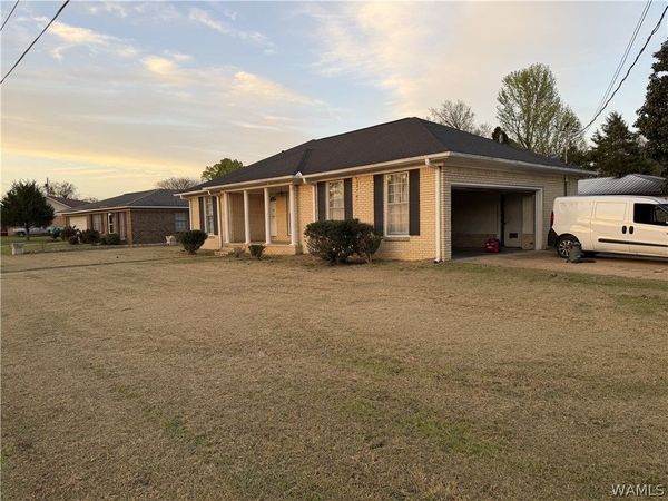 1927 42nd Avenue , Tuscaloosa, AL 35401