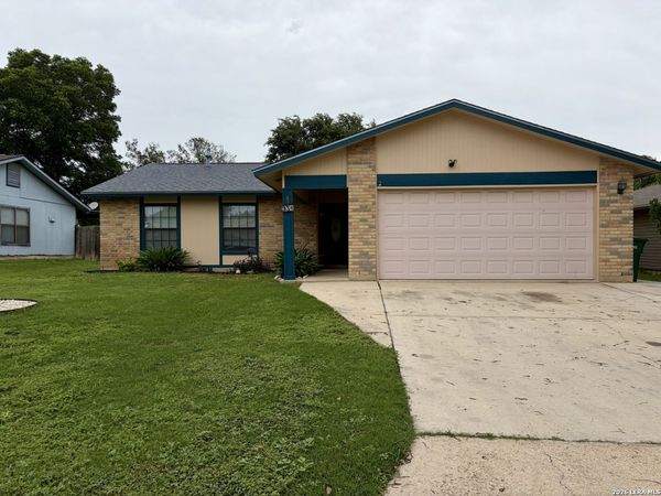 931 Hayloft Ln, San Antonio, TX 78245