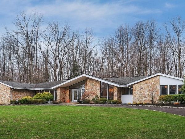 24 William Penn Rd, Warren, NJ 07059