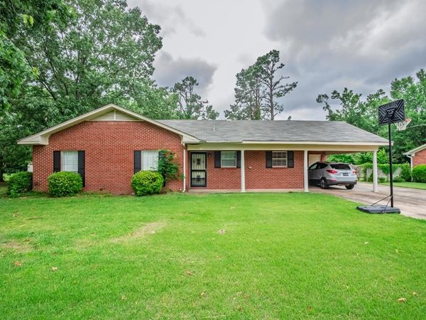 115 1/2 Marie, Batesville, MS 38606