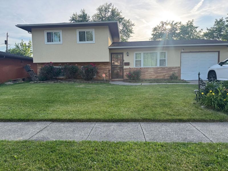 1587 Deporres Drive , Columbus, OH 43219 Photo 1